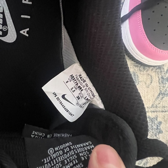 Air Force 1s size 8 - Picture 3 of 3